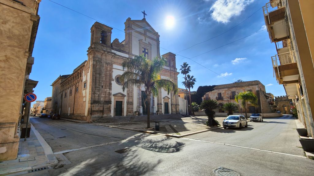 Chiesa-Madre-a-Partanna Una caratteristica cittadina, situata in provincia di Trapani, mi ha davvero colpito