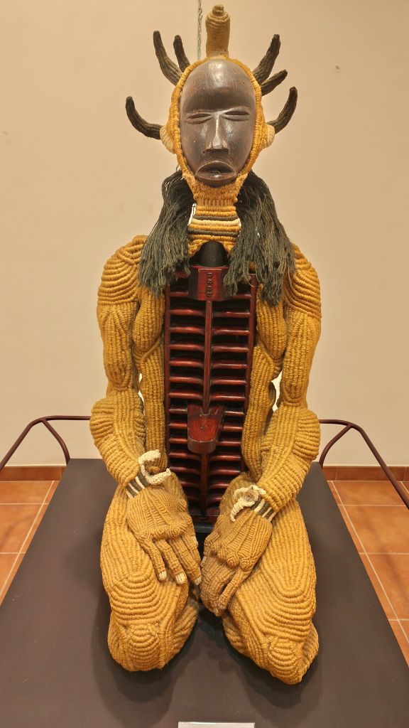 IMG20241101174729 Sylvie Clavel e il fascino delle sue sculture tessili a Sambuca di Sicilia